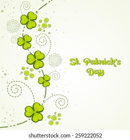 Elegante design de cartão de saudação com folhas de trevo verde sorte irlandesa para a celebração feliz Dia de São Patrício. 