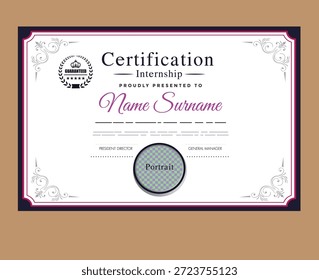Elegante Plantilla de certificación de prácticas con decoración simétrica