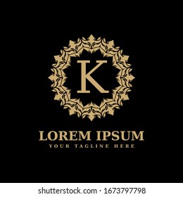 Elegant and luxurious gold letter K logo template with black background, suitable for restaurants, hotels, cafes, shops, fashion, beauty salons, etc.