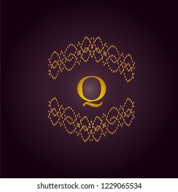Elegant template of an elegant golden monogram. Design of the Q logo for royalty, business cards, boutique, hotel, heraldry, web design. Vector illustration
