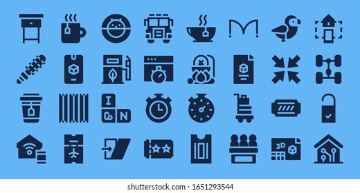 conjunto de iconos de elementos. 32 iconos de elementos rellenos. en el estilo de fondo azul Iconos modernos sencillos como: Puesto nocturno, Mace, Té, Smart home, d, Churros, Billete, Hamster ball, Eco fuel