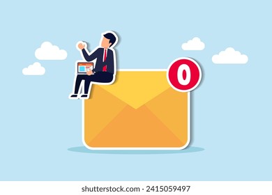 Gestión de correo electrónico, manejo de muchos correos electrónicos o gestión para responder a todos los correos electrónicos, eficiencia o manera productiva, priorizar o categorizar el concepto de información, el empresario trabaja con el ordenador portátil en el sobre de correo electrónico.