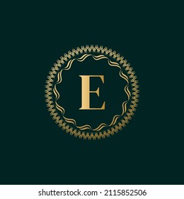 Letra Emblem E Tejiendo Plantilla Graceful Monograma. Diseño con logotipo sencillo para crema de lujo, regalía, tarjeta de visita, boutique, Hotel, Heraldic. Borde de cosecha caligráfica. Ilustración vectorial