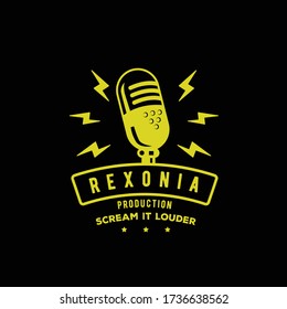 emblemas con micrófono de estilo antiguo aislado en fondo negro. Diseñar elementos para logotipo, etiqueta, signo. Ilustración del vector