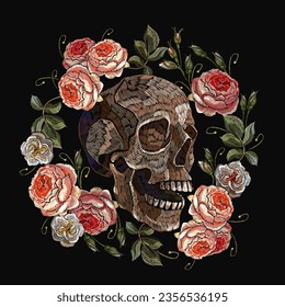 Flores de cráneo y rosas rojas de bordado humano. Arte gótico oscuro. Estilo medieval de Halloween. Plantilla de ropa de moda y diseño de camisetas 