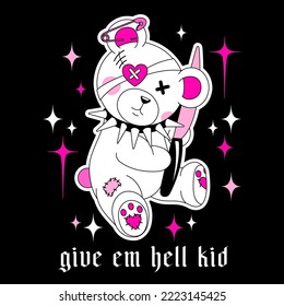 Emo goth y2k 2000s Teddybär Spielzeug mit dem Slogan "Give em Hölle kid". Seltsame gotische 00er Jahre-Aufkleber, schwarze und rosa Farben. Konzept von gefährlichem grausamem Gothic-Spielzeug. Furchenhafter Bär mit Nähen, Pflastern.