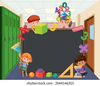 Leere Tafel mit Schulkindern und Matheobjekten zur Illustration