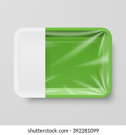 Contenedor de comida de plástico verde vacío con etiqueta vacía en gris