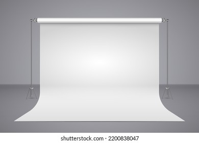 Estudio fotográfico vacío. Una plantilla 3D realista se burla. Trípodes de fondo. Con fondo de papel blanco aislado en fondo gris. Ilustración del vector