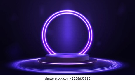 Podio morado vacío flotando en el aire con anillos de neón morado en el fondo y holograma de anillos digitales en el suelo