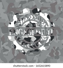 Compromiso con el patrón de camo gris