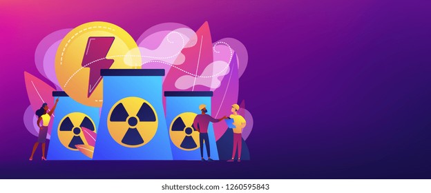 Engenheiros trabalhando em reatores de usinas nucleares liberando energia. Energia nuclear, usina nuclear, conceito de fonte de energia sustentável. Modelo de banner de cabeçalho ou rodapé com espaço de cópia.