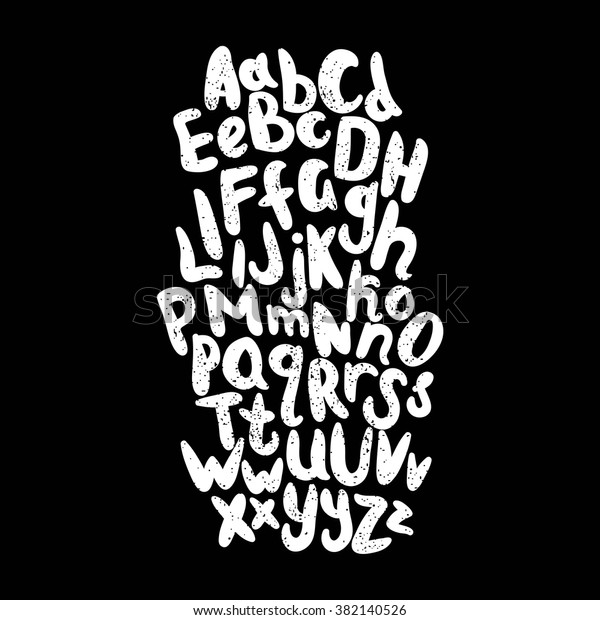英語のアルファベット 白黒の文字 文字 ベクター手書きのブラシスクリプト 黒板の背景に白い文字 Abcペイント文字 モダンなブラシ文字 アルファベットを塗りました 教育 のベクター画像素材 ロイヤリティフリー