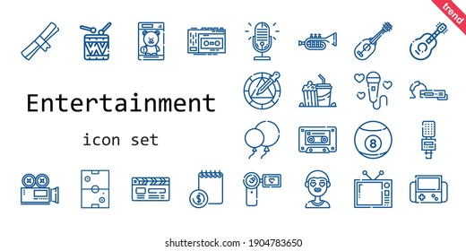 conjunto de iconos de entretenimiento. estilo de icono de línea. iconos relacionados con el entretenimiento como grabadora, globos, palomitas, rueda, televisión, grado, cámara de vídeo, videocámara, cassette, hockey sobre aire, tablero de papel, agenda