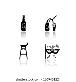 El lugar de entretenimiento deja caer la sombra de los iconos de glifos negros establecidos. Recreación en pub, fiesta temática de discoteca. Botellas de cerveza y grifo, taburetes de barras y mascaradas ilustraciones vectoriales aisladas en espacios blancos