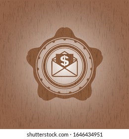 sobre con papel con símbolo de dinero dentro de icono dentro del emblema de madera. Vintage.