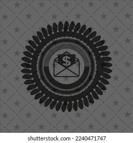 sobre con papel con símbolo de dinero dentro de un icono dentro de un emblema negro realista. 