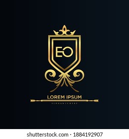 Carta EO Inicial con plantilla real.elegante con el logotipo de la corona vectorial, Ilustración vectorial con el logotipo fletador creativo.