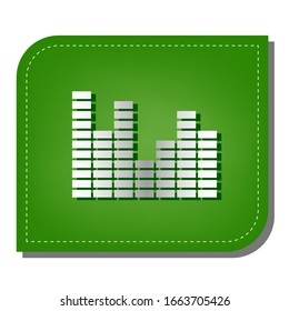 Equalizer. Musik. Tonzeichen. Silber Farbverlauf-Symbol mit dunkelgrünem Schatten auf ökologisch gepflastertem grünem Blatt. Illustration.
