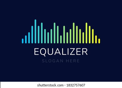 Logotipo multicolor de la luz de la onda de sonido del ecualizador en la ilustración vectorial de fondo azul oscuro.