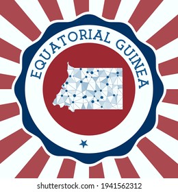 Insignia de Guinea Ecuatorial. Logo redondo de país con mapa triangular de malla y rayos radiales. Vector EPS10.