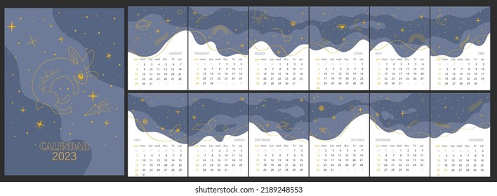 calendario estelar esotérico durante 12 meses de 2023. Un mudo calendario nebuloso cósmico azul con constelaciones y un conejo. Acompaña entre las estrellas del calendario konepia