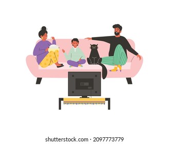 Ethnische arabische oder hispanische Familie sitzend auf dem Sofa zu Hause und sehen gemeinsam fern, Cartoon-Flachbild-Vektorgrafik. Mama, Papa, Sohn und Katze entspannen sich drinnen, essen Popcorn und schauen sich Film oder Fernsehen an.