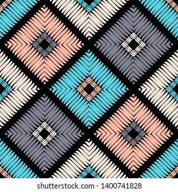  Patrón inquebrantable del boho étnico.  Bordado en tela. Textura de mosaico. Tejiendo. La decoración tradicional. Patrón tribal. Motivo popular. Se puede utilizar para papel pintado, textil, tarjeta de invitación, envoltura, web.