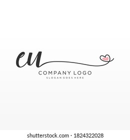 Logo inicial del vector de belleza de la UE, logotipo de escritura a mano de firma inicial, boda, moda, joyería, boutique, floral y botánica con plantilla creativa para cualquier empresa o negocio.