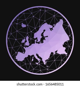 Icono de Europa. Mapa pológico vectorial del continente. Icono europeo en estilo geométrico. El mapa del continente con un degradado de polo morado bajo sobre fondo oscuro.