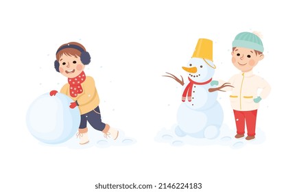 Niño emocionado en sombreros y canallas jugando bola de nieve con conjunto de vectores de muñeco de nieve