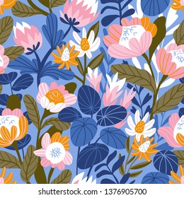 Exotisches Blumendesign. Vektor nahtloses Muster mit afrikanischer Rose - Proteasorte und tropische Blätter in handgezeichnet Stil.
