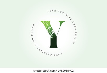 Logotipo de letra exótica Y con icono del logotipo de diseño de textura del patrón de hoja de palmera. Logotipo de carta creativa de árbol de palmeras con ideas de bio natural orgánica de las lomas modernas.