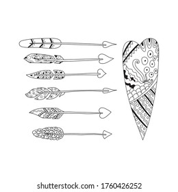 Un corazón exquisito con bonitos patrones. Flechas de pluma con diferentes patrones. Para el diseño de postales, banners, textiles, embalajes. Ilustración vectorial aislada en fondo blanco. Lineart.
