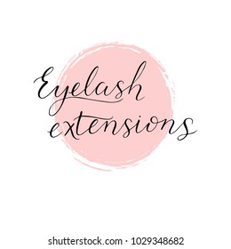 Logotipo de extensiones de Eyelash. Caligrafía artesanal.Ilustración vectorial, plantilla ideal para salones de extensiones de azotes, tiendas de belleza, extensiones Eyelash etc.