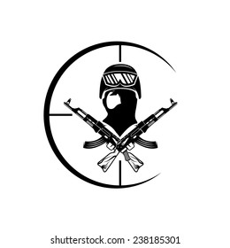 Angesicht des Militärs mit automatischen Waffen und Ziel