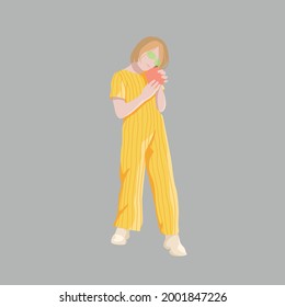 Una figura humana sin rostro sobre fondo liso. Moda femenina con traje de salto amarillo. Carácter minimalista. Gente de moda, de moda y de estilo de vida.