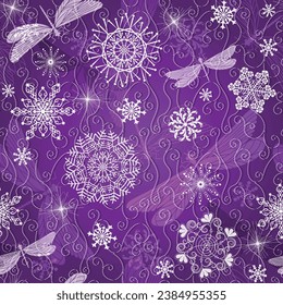 Märchennahtlose Vektorgrafik-Weihnachtsmuster mit Schneeflocken, Libellen auf violettem Farbverlauf-Hintergrund	
