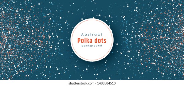Disminución del brillo confetti. explosión de polvo aislada en fondo azul