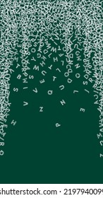 Cartas en inglés que caen. Esbozo de alk con las palabras voladoras del alfabeto latino. Concepto de estudio de lenguas extranjeras. Resplandor de vuelta a la escuela en el fondo de la pizarra.