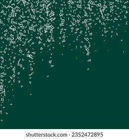 Fallende Briefe englischer Sprache. Weiße Kreide Buchstaben des lateinischen Alphabets. Fremdsprachen lernen Konzept. Zurück zu Schulbanner auf schwarzem Hintergrund.