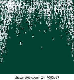 Letras caídas del idioma inglés. Caracteres de tiza blanca del alfabeto Latina. Concepto de estudio de lenguas extranjeras. Anuncio de vuelta a la escuela en el fondo de pizarra.