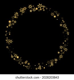 Fallender Schnee flattert goldenes Muster. Illustration mit fliegendem Goldschnee, Frost, Schneefall. Winterdruck für Weihnachten auf schwarzem Nachthintergrund. Ferienvektorgrafik für Neujahr.
