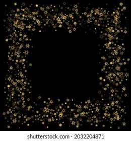 Fallender Schnee flattert goldenes Muster. Illustration mit fliegendem Goldschnee, Frost, Schneefall. Winterdruck für Weihnachten auf schwarzem Nachthintergrund. Ferienvektorgrafik für Neujahr.