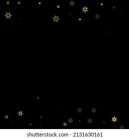 La nieve en caída tiñe un patrón dorado. Ilustración con nieve de oro volando, helada, nevada. Impresión de invierno para celebración de navidad en el fondo negro de la noche. Ilustración del vector de vacaciones para Año Nuevo.