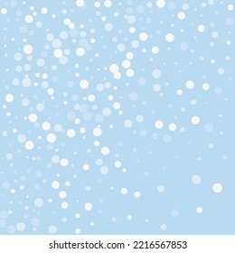 La caída de los copos de nieve hace el fondo de la navidad. Sutiles copos de nieve volando y estrellas en el fondo azul claro del invierno. Los copos de nieve que caían con belleza se superponen. Ilustración vectorial cuadrada.