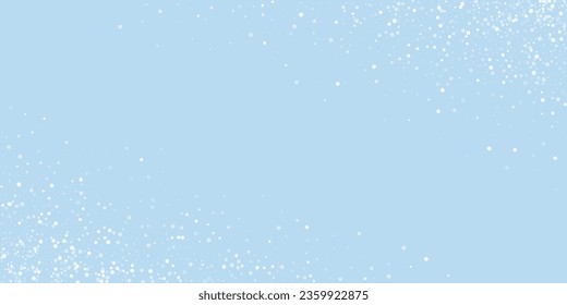 Fallende Schneeflocken Weihnachtshintergrund. Subtile fliegende Schneeflocken und Sterne auf hellblauem Winterhintergrund. Schneeflocken-Overlay mit schönem Abfallen. Große Vektorgrafik.