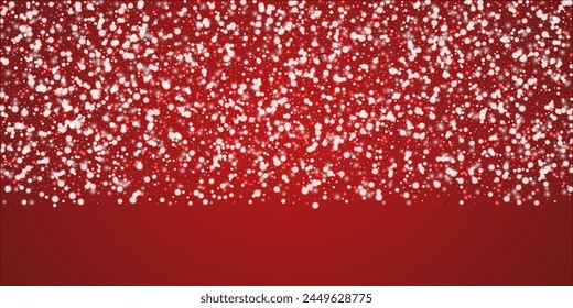 Fondo de Navidad de copos de nieve en caída. Sutiles copos de nieve voladores y estrellas en el fondo rojo de Navidad. Los copos de nieve caen maravillosamente. Amplia Ilustración vectorial.