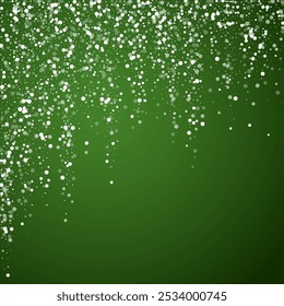 Vallende sneeuwvlokken kerst achtergrond. Subtiele vliegende sneeuwvlokken en sterren op kerstgroene achtergrond. Prachtig vallende sneeuwvlokken overlay. Vierkante vectorillustratie.