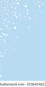 Fondo de Navidad de copos de nieve que caen. Copos de nieve voladores sutiles y estrellas sobre fondo de invierno azul claro. Superposición de copos de nieve que caen hermosamente. Ilustración vectorial de Vertical.
